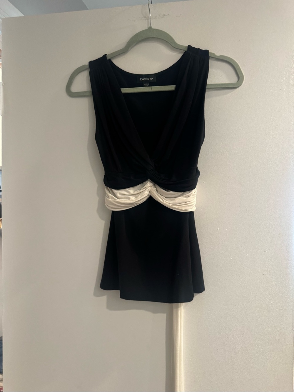 Y2K bebe Black & Cream Twist-Front V-Neck Tank Top Size Medium